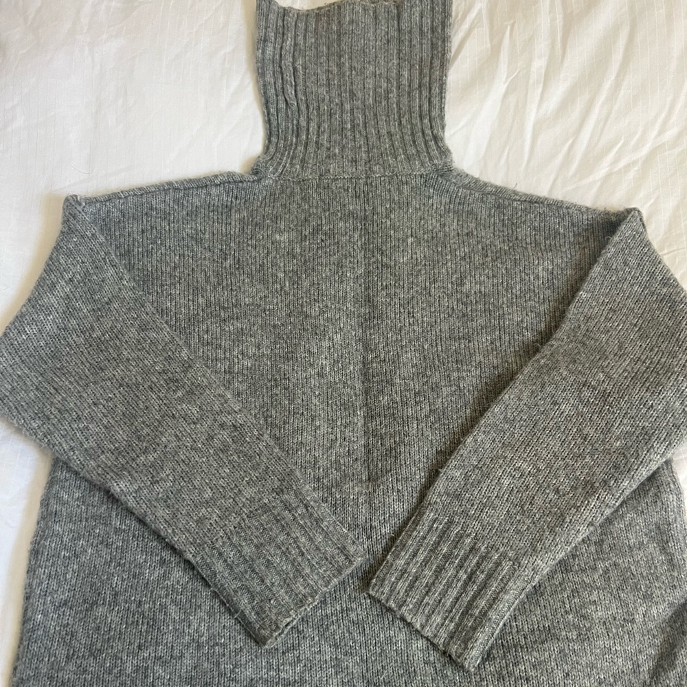 Moving sale - H&M Turtleneck